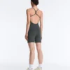 Comfortlux-Jumpsuit mit geflochtenen Trägern an den Shorts