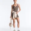Comfortlux Kurzer Jumpsuit mit gekreuzten Trägern