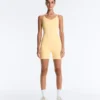 Comfortlux Kurzer Jumpsuit mit Knotendetail Comfortlux Kurzer Jumpsuit mit Knotendetail