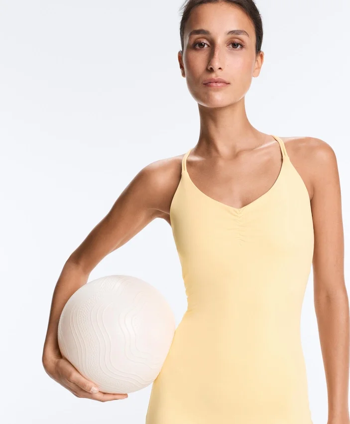 Comfortlux Kurzer Jumpsuit mit Knotendetail Comfortlux Kurzer Jumpsuit mit Knotendetail