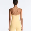 Comfortlux Kurzer Jumpsuit mit Knotendetail Comfortlux Kurzer Jumpsuit mit Knotendetail