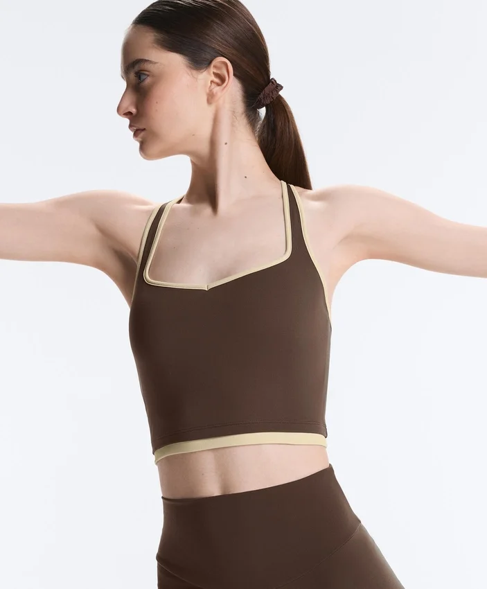 Comfortlux Tops mit kontrastierendem, gekreuztem Rücken Comfortlux Tops mit kontrastierendem, gekreuztem Rücken