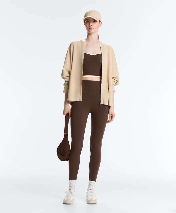 Comfortlux Tops mit kontrastierendem, gekreuztem Rücken Comfortlux Tops mit kontrastierendem, gekreuztem Rücken