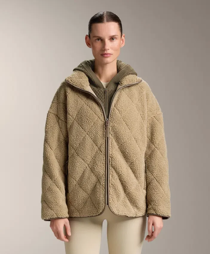 Diamantgesteppte Jacke aus Kunstfell Diamantgesteppte Jacke aus Kunstfell