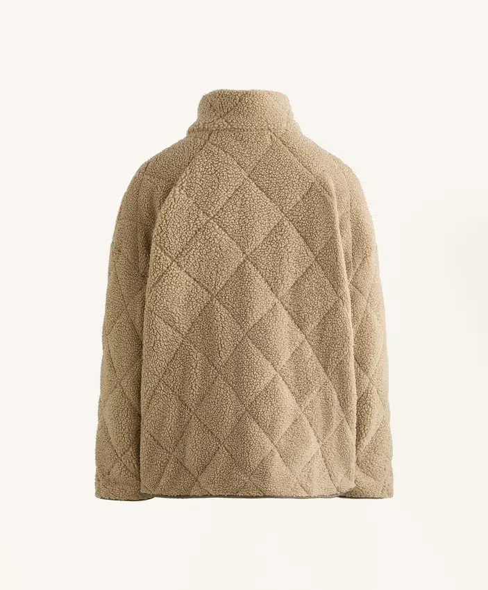 Diamantgesteppte Jacke aus Kunstfell Diamantgesteppte Jacke aus Kunstfell