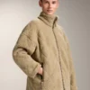 Diamantgesteppte Jacke aus Kunstfell Diamantgesteppte Jacke aus Kunstfell