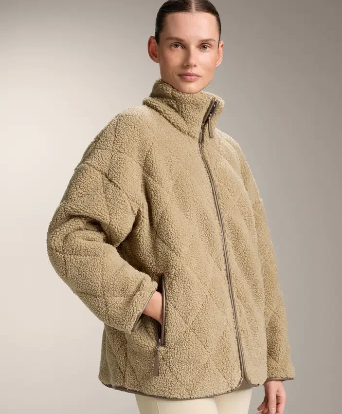 Diamantgesteppte Jacke aus Kunstfell Diamantgesteppte Jacke aus Kunstfell