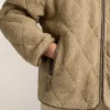 Diamantgesteppte Jacke aus Kunstfell Diamantgesteppte Jacke aus Kunstfell