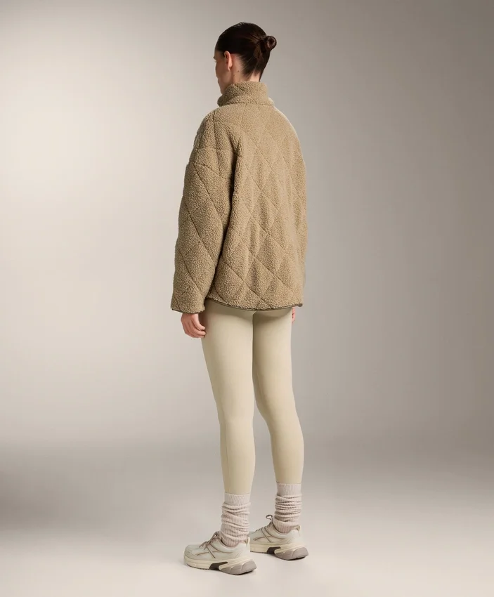 Diamantgesteppte Jacke aus Kunstfell Diamantgesteppte Jacke aus Kunstfell