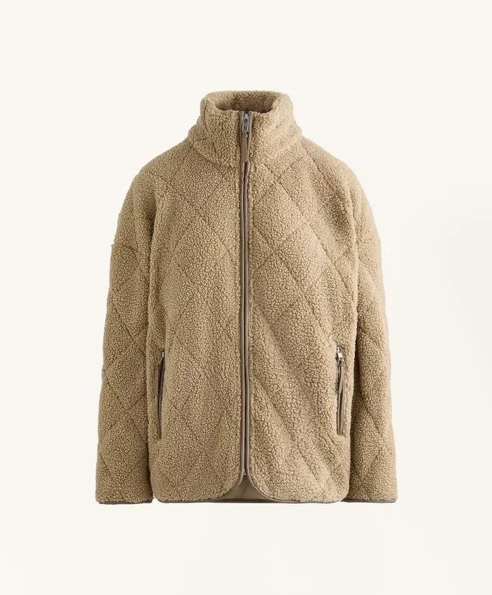 Diamantgesteppte Jacke aus Kunstfell Diamantgesteppte Jacke aus Kunstfell