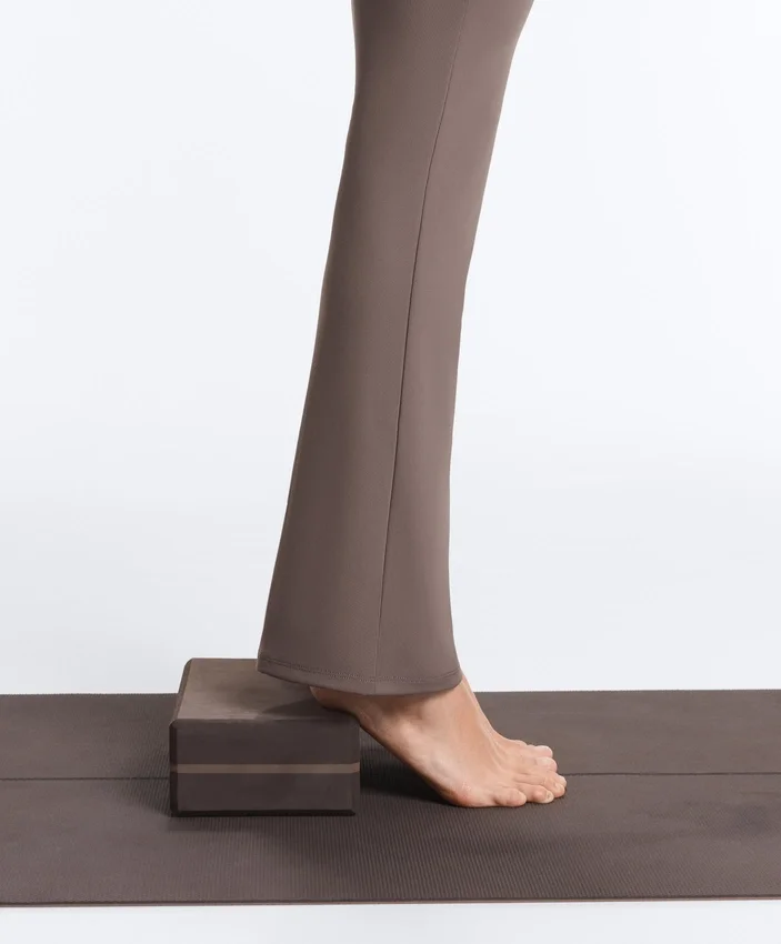 Drapierte, hoch taillierte Comfortlux-Hose mit ausgestelltem Bein Drapierte, hoch taillierte Comfortlux-Hose mit ausgestelltem Bein