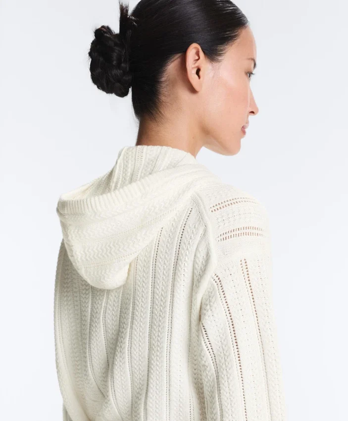 Durchbrochene Strickjacke mit Kapuze Durchbrochene Strickjacke mit Kapuze