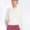Durchbrochene Strickjacke mit Kapuze Durchbrochene Strickjacke mit Kapuze