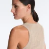Eng anliegendes Oberteil aus Rippstrick Eng anliegendes Oberteil aus Rippstrick
