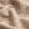 Eng anliegendes Oberteil aus Rippstrick Eng anliegendes Oberteil aus Rippstrick