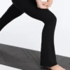 Evermove-Hose mit hoher Taille und ausgestelltem Bein Evermove-Hose mit hoher Taille und ausgestelltem Bein