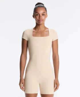 Evermove-Jumpsuit mit quadratischem Ausschnitt an den Shorts