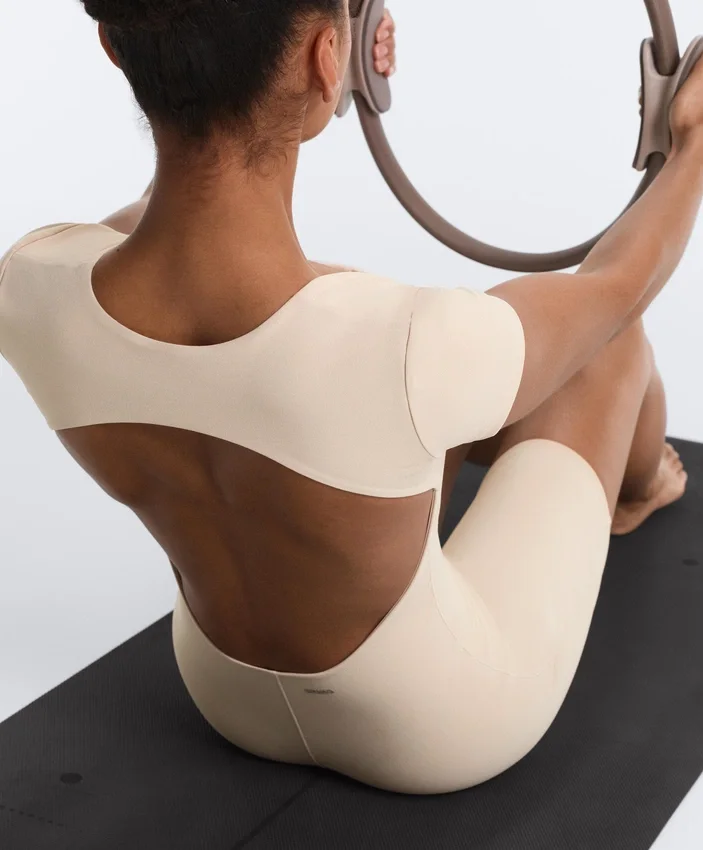 Evermove-Jumpsuit mit quadratischem Ausschnitt an den Shorts Evermove-Jumpsuit mit quadratischem Ausschnitt an den Shorts