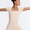 Evermove-Jumpsuit mit quadratischem Ausschnitt an den Shorts Evermove-Jumpsuit mit quadratischem Ausschnitt an den Shorts