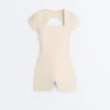 Evermove-Jumpsuit mit quadratischem Ausschnitt an den Shorts Evermove-Jumpsuit mit quadratischem Ausschnitt an den Shorts