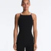 Evermove Kurzer Jumpsuit mit offenem Rücken Evermove Kurzer Jumpsuit mit offenem Rücken