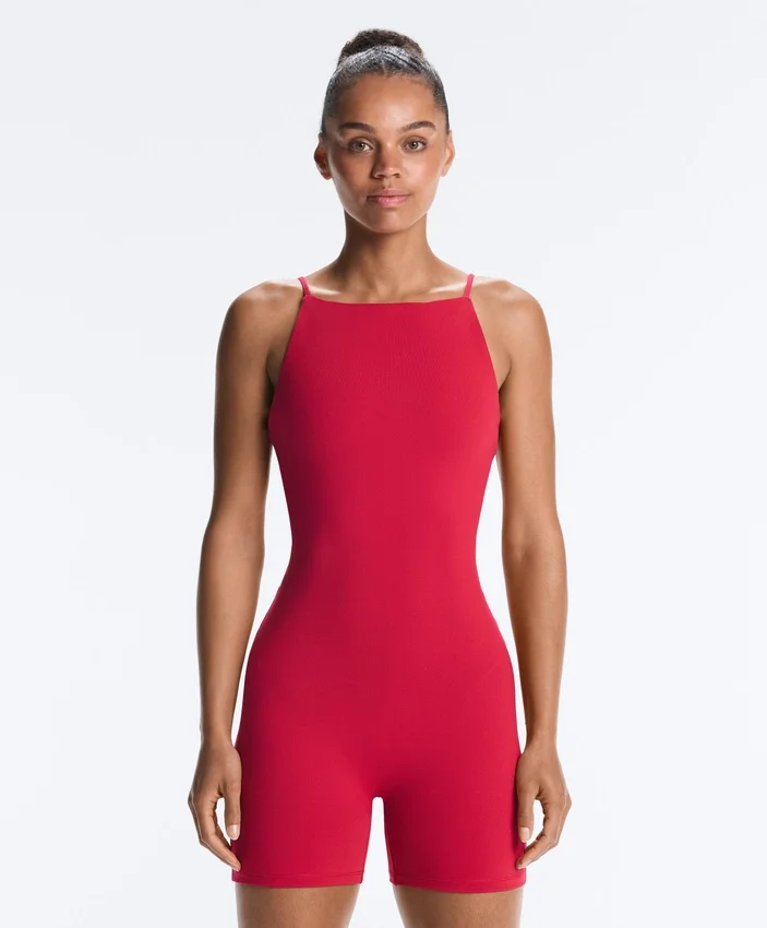 Evermove Kurzer Jumpsuit mit offenem Rücken Evermove Kurzer Jumpsuit mit offenem Rücken