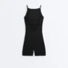 Evermove Kurzer Jumpsuit mit offenem Rücken Evermove Kurzer Jumpsuit mit offenem Rücken