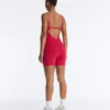 Evermove Kurzer Jumpsuit mit offenem Rücken Evermove Kurzer Jumpsuit mit offenem Rücken