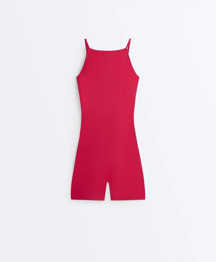 Evermove Kurzer Jumpsuit mit offenem Rücken Evermove Kurzer Jumpsuit mit offenem Rücken