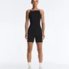Evermove Kurzer Jumpsuit mit offenem Rücken Evermove Kurzer Jumpsuit mit offenem Rücken