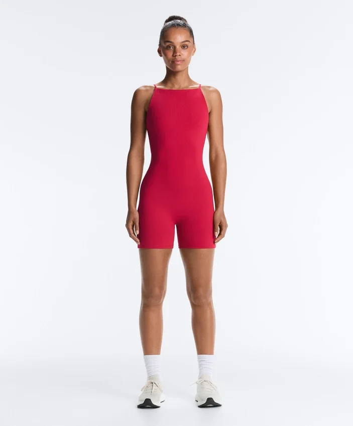 Evermove Kurzer Jumpsuit mit offenem Rücken Evermove Kurzer Jumpsuit mit offenem Rücken