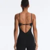 Evermove Kurzer Jumpsuit mit offenem Rücken Evermove Kurzer Jumpsuit mit offenem Rücken