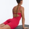 Evermove Kurzer Jumpsuit mit offenem Rücken Evermove Kurzer Jumpsuit mit offenem Rücken