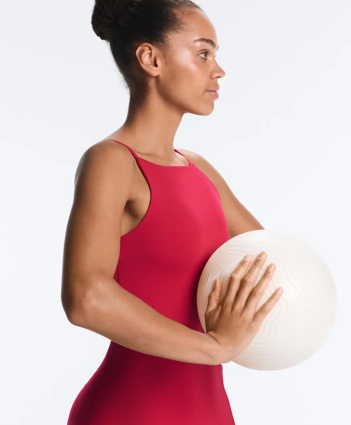 Evermove Kurzer Jumpsuit mit offenem Rücken Evermove Kurzer Jumpsuit mit offenem Rücken