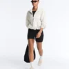 Evermove Kurzer Jumpsuit mit offenem Rücken Evermove Kurzer Jumpsuit mit offenem Rücken
