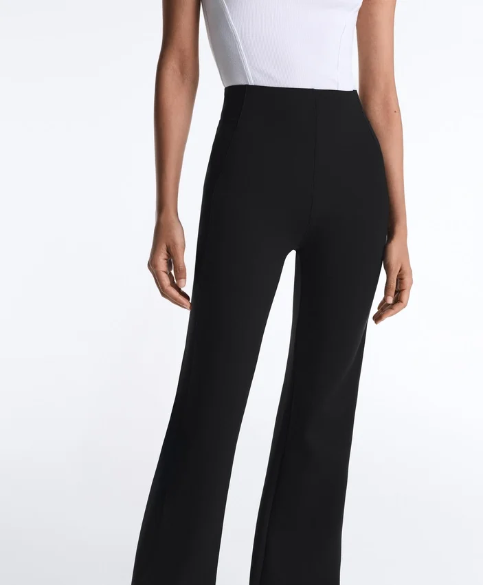 Flare-Hose mit hoher Taille im Neopren-Look Flare-Hose mit hoher Taille im Neopren-Look