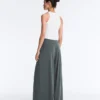 Fliessende Hose mit plissierter Taille aus Modal-Mischgewebe Fliessende Hose mit plissierter Taille aus Modal-Mischgewebe