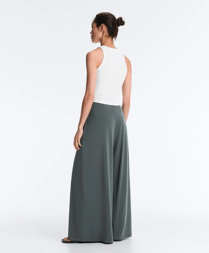 Fliessende Hose mit plissierter Taille aus Modal-Mischgewebe Fliessende Hose mit plissierter Taille aus Modal-Mischgewebe