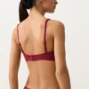 Geometrisches Jacquard-Halter-Bikinioberteil Geometrisches Jacquard-Halter-Bikinioberteil