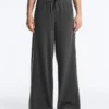 Gerade geschnittene Hose aus einer Baumwoll-Fleece-Mischung Gerade geschnittene Hose aus einer Baumwoll-Fleece-Mischung