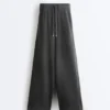 Gerade geschnittene Hose aus einer Baumwoll-Fleece-Mischung Gerade geschnittene Hose aus einer Baumwoll-Fleece-Mischung