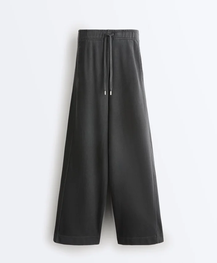 Gerade geschnittene Hose aus einer Baumwoll-Fleece-Mischung Gerade geschnittene Hose aus einer Baumwoll-Fleece-Mischung