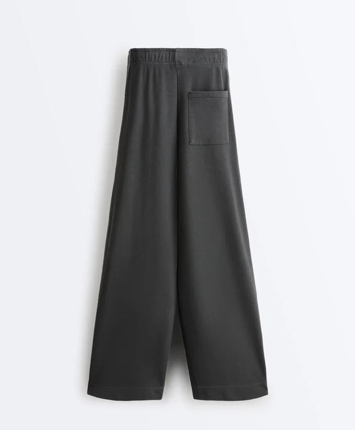 Gerade geschnittene Hose aus einer Baumwoll-Fleece-Mischung Gerade geschnittene Hose aus einer Baumwoll-Fleece-Mischung