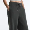 Gerade geschnittene Hose aus einer Baumwoll-Fleece-Mischung Gerade geschnittene Hose aus einer Baumwoll-Fleece-Mischung