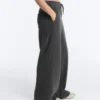 Gerade geschnittene Hose aus einer Baumwoll-Fleece-Mischung Gerade geschnittene Hose aus einer Baumwoll-Fleece-Mischung