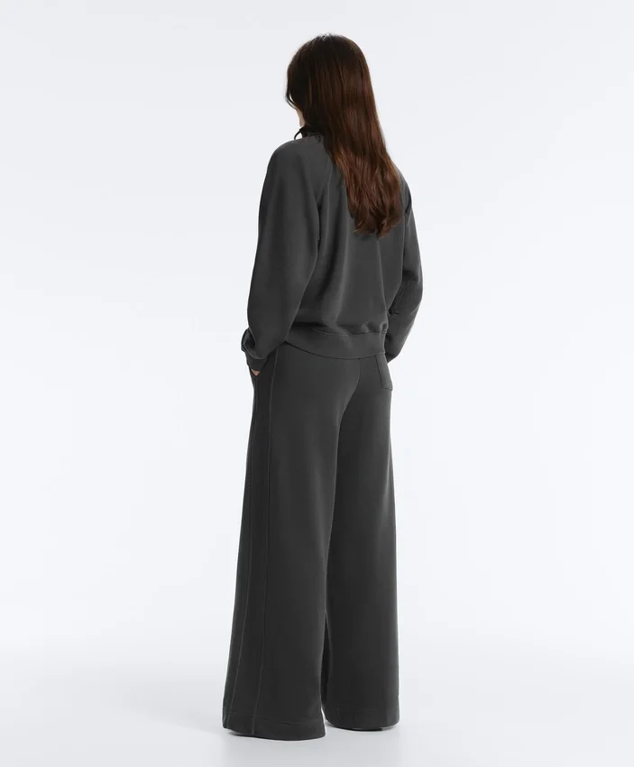 Gerade geschnittene Hose aus einer Baumwoll-Fleece-Mischung Gerade geschnittene Hose aus einer Baumwoll-Fleece-Mischung