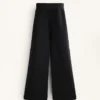 Gerade geschnittene Hose mit Knöpfen und Bündchen aus Soft Touch-Modal Gerade geschnittene Hose mit Knöpfen und Bündchen aus Soft Touch-Modal