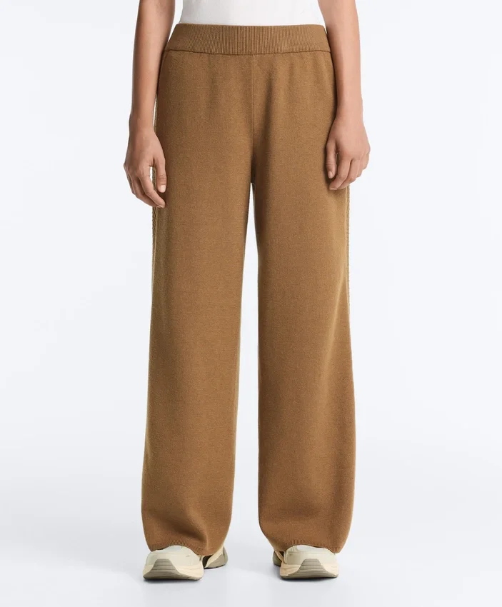 Gerade geschnittene Hose mit seitlicher Strickstruktur Gerade geschnittene Hose mit seitlicher Strickstruktur