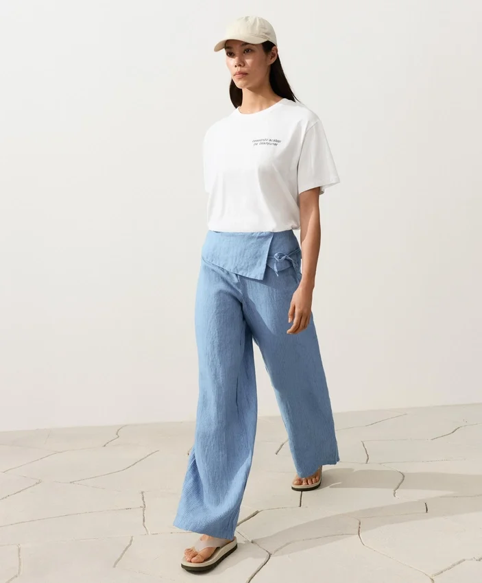 Gerade Hose aus 100 % Leinen mit umgeschlagenem Bund Gerade Hose aus 100 % Leinen mit umgeschlagenem Bund