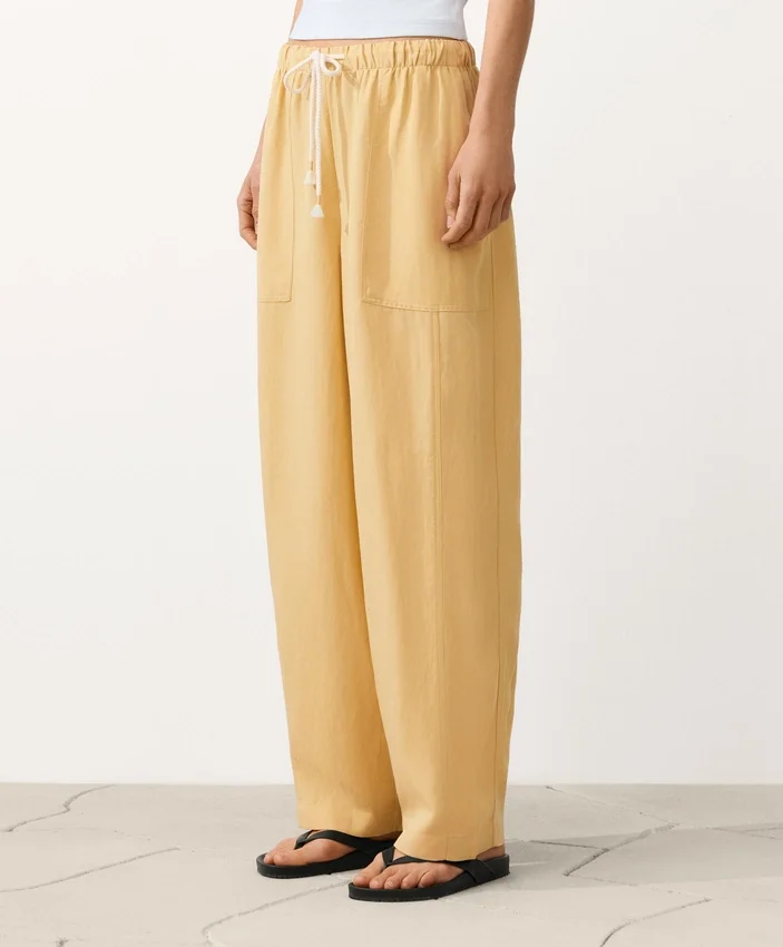 Gerade Hose aus Lyocell-Mischung und 24 % Leinen Gerade Hose aus Lyocell-Mischung und 24 % Leinen